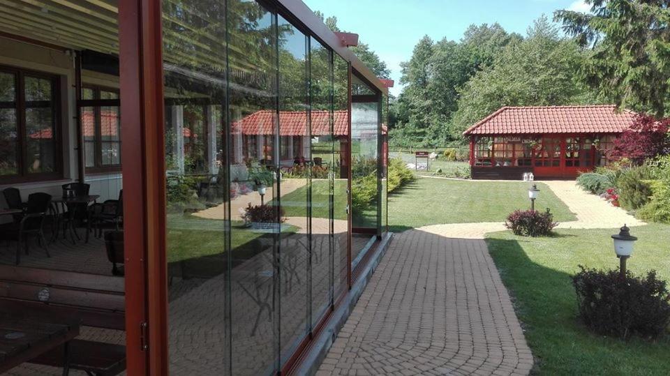 Hotel Sloneczny Brzeg Biskupiec  Extérieur photo